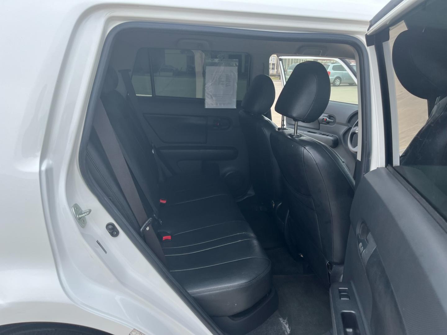 2009 white /black Scion xB Wagon (JTLKE50E591) with an 2.4L L4 DOHC 16V engine, Automatic transmission, located at 14700 Tomball Parkway 249, Houston, TX, 77086, (281) 444-2200, 29.928619, -95.504074 - Photo#12